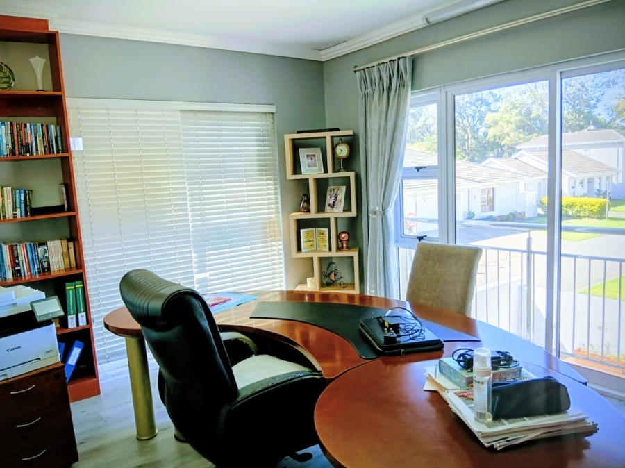 5 Bedroom Property for Sale in Beacon Bay Eastern Cape